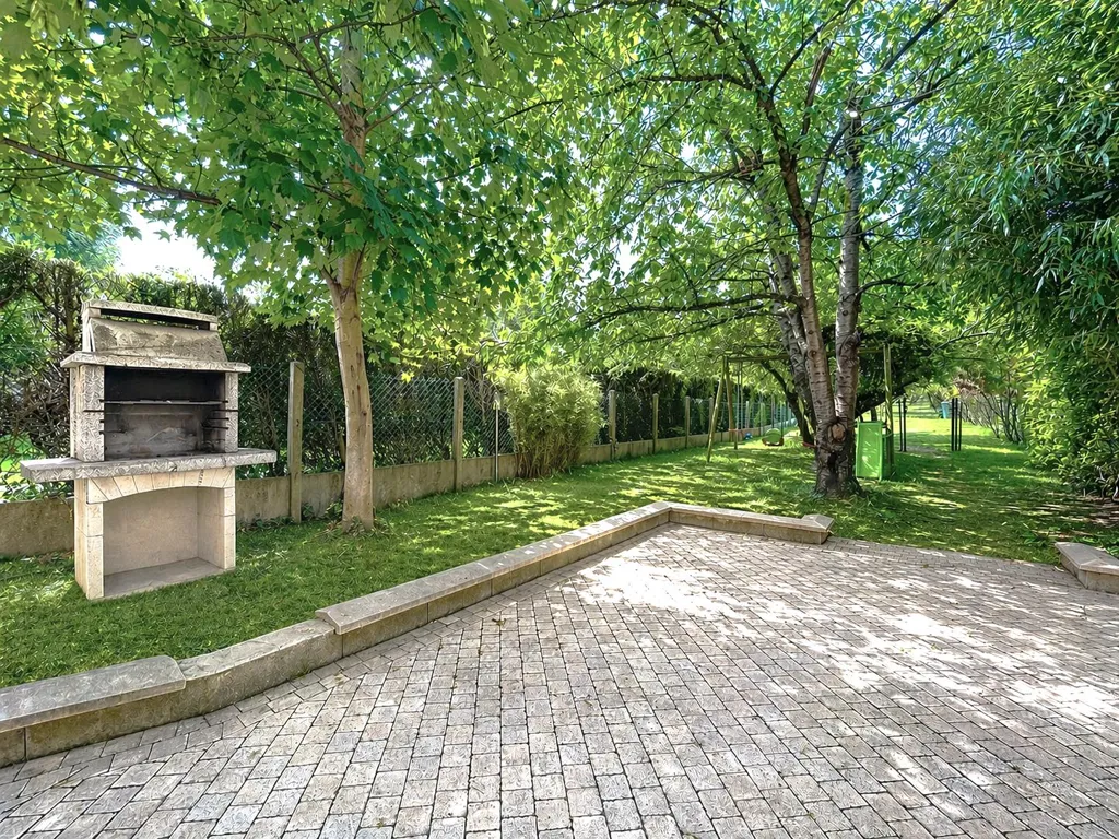 Jardin - Maison Atypique avec Grand Jardin au Centre de Dennemont