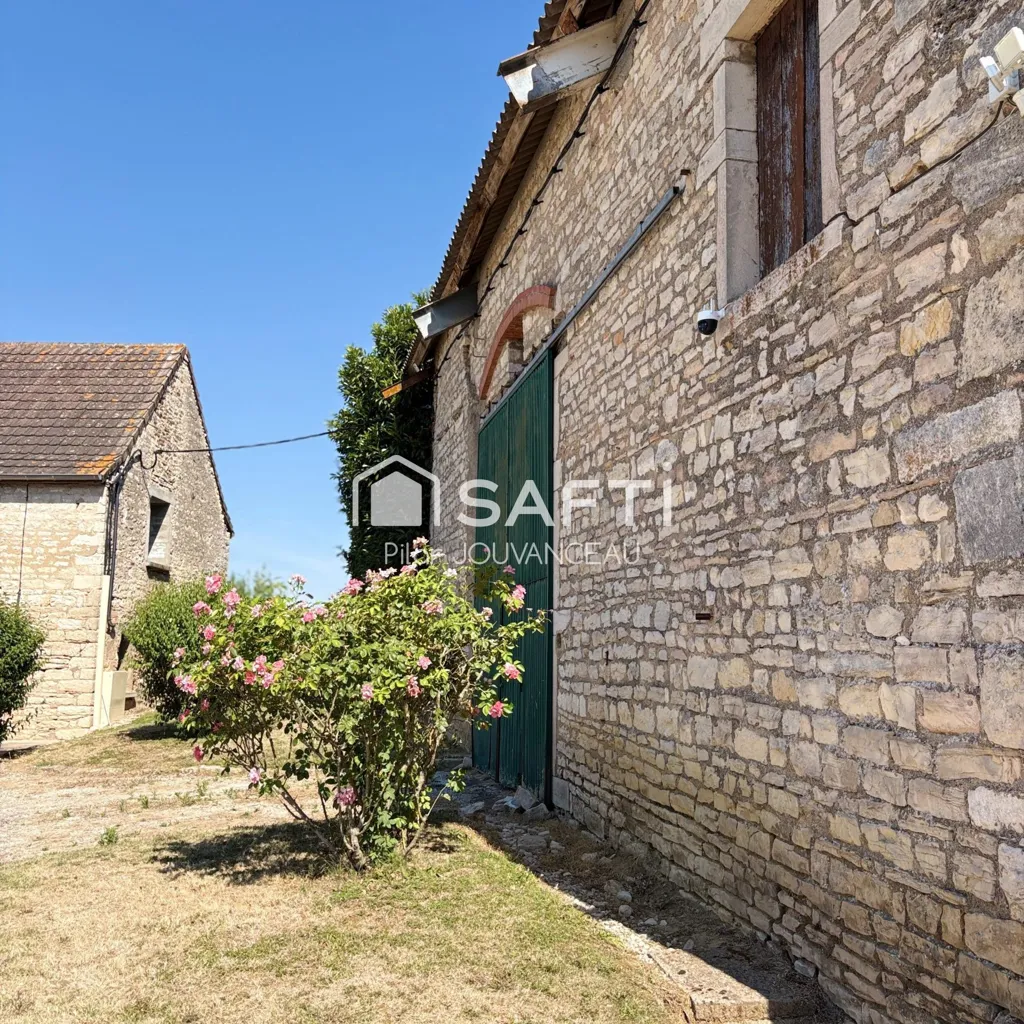 Aed - Characterful Estate with Pool in Fontaines