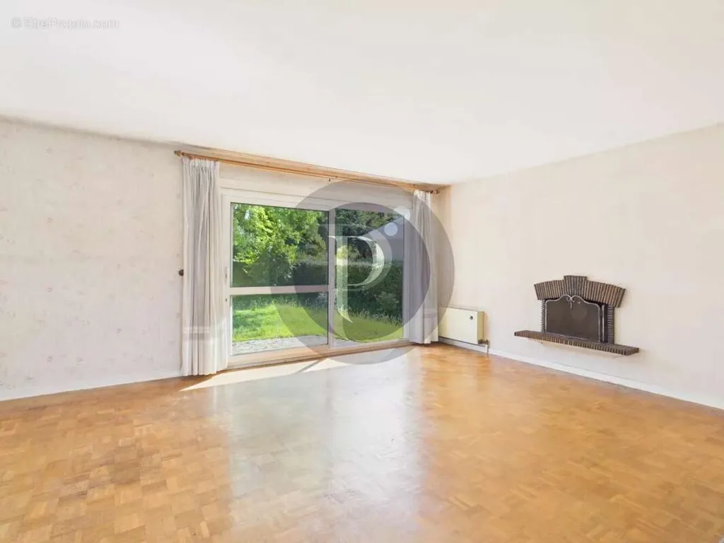 Séjour - Maison de Plain-Pied avec Jardin à Igny