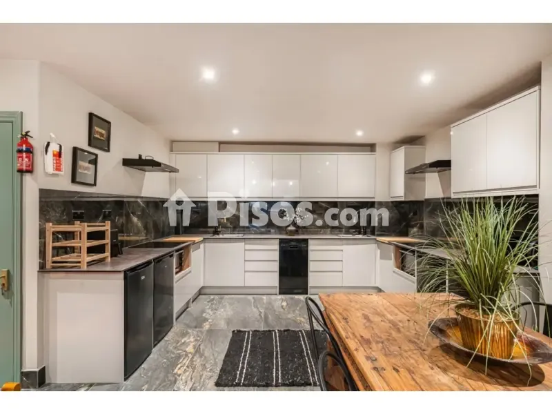 Cucina - Modern Apartment with Security Features in O Barco de Valdeorras