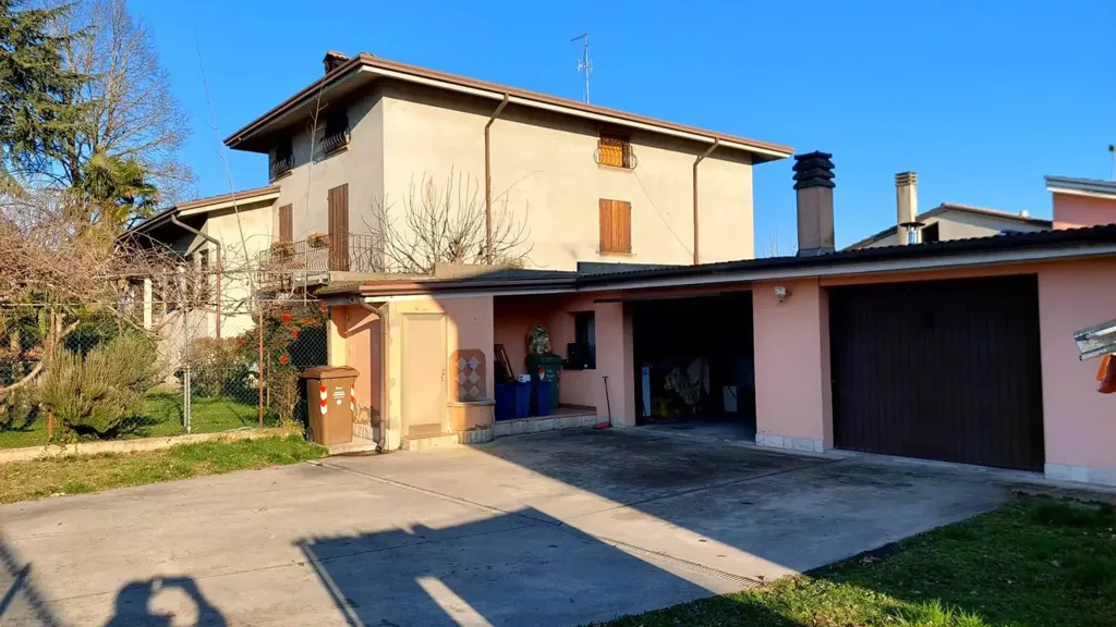 Välivaade - Rustic-Style Flat with Garage in Suzzara