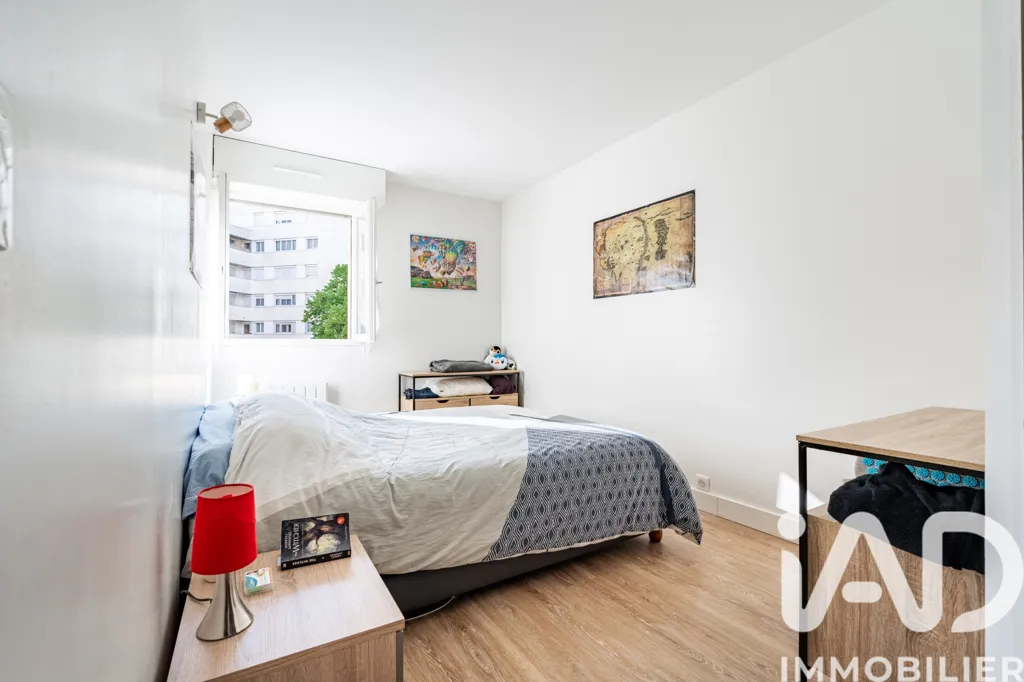 Magamistoad - 3-Bedroom Flat with Parking in Central Location