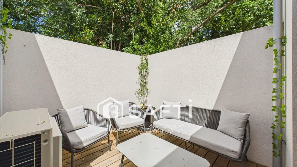 Terrasse - Maison Contemporaine avec Piscine à Proximité