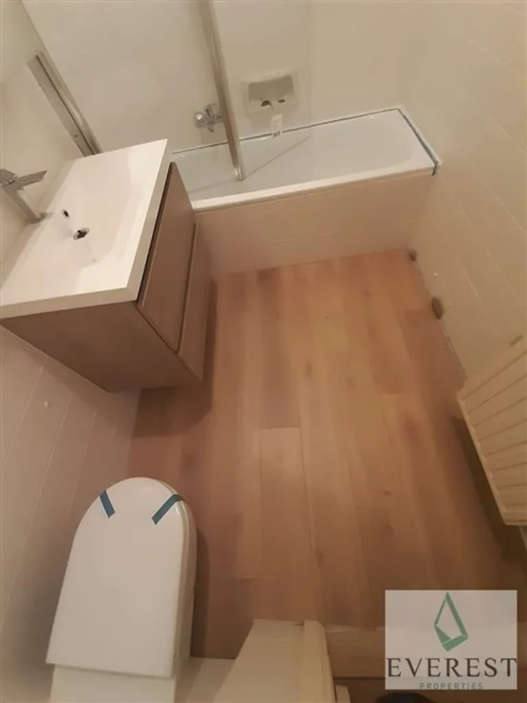 Bathrooms - Château Apartment with Terraces in Walzin