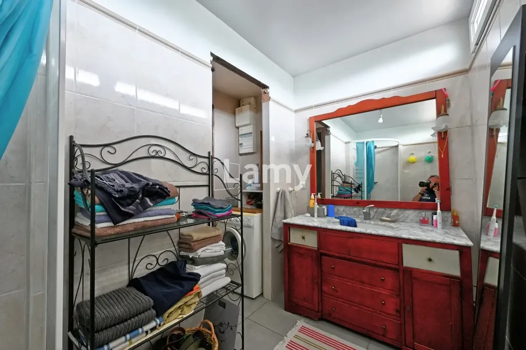 Vannitoad - 3-Bedroom Apartment with Balcony in Central Location