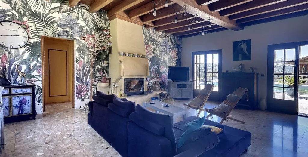 Elutuba - Luxury House with Pool in Grun-Bordas
