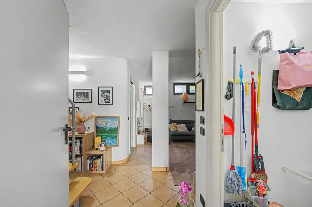 Ingresso - Three-bedroom Apartment with Terrace in Parma