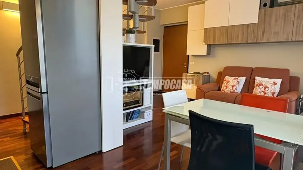 Söögituba - Modernised Three-Room Flat with Balcony in Milan