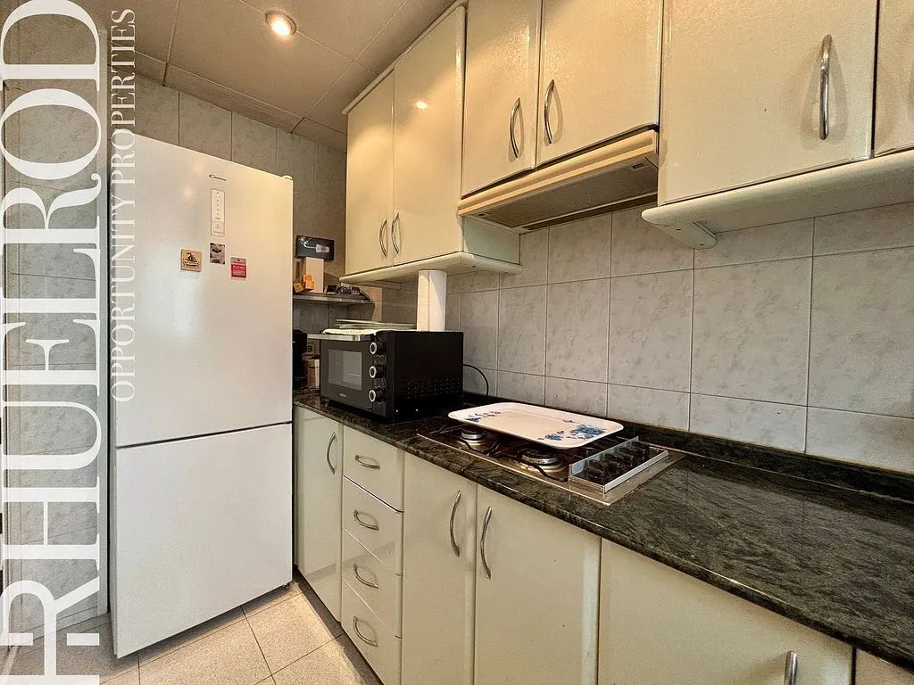 Köök - Bright Apartment with Balcony in Barcelona