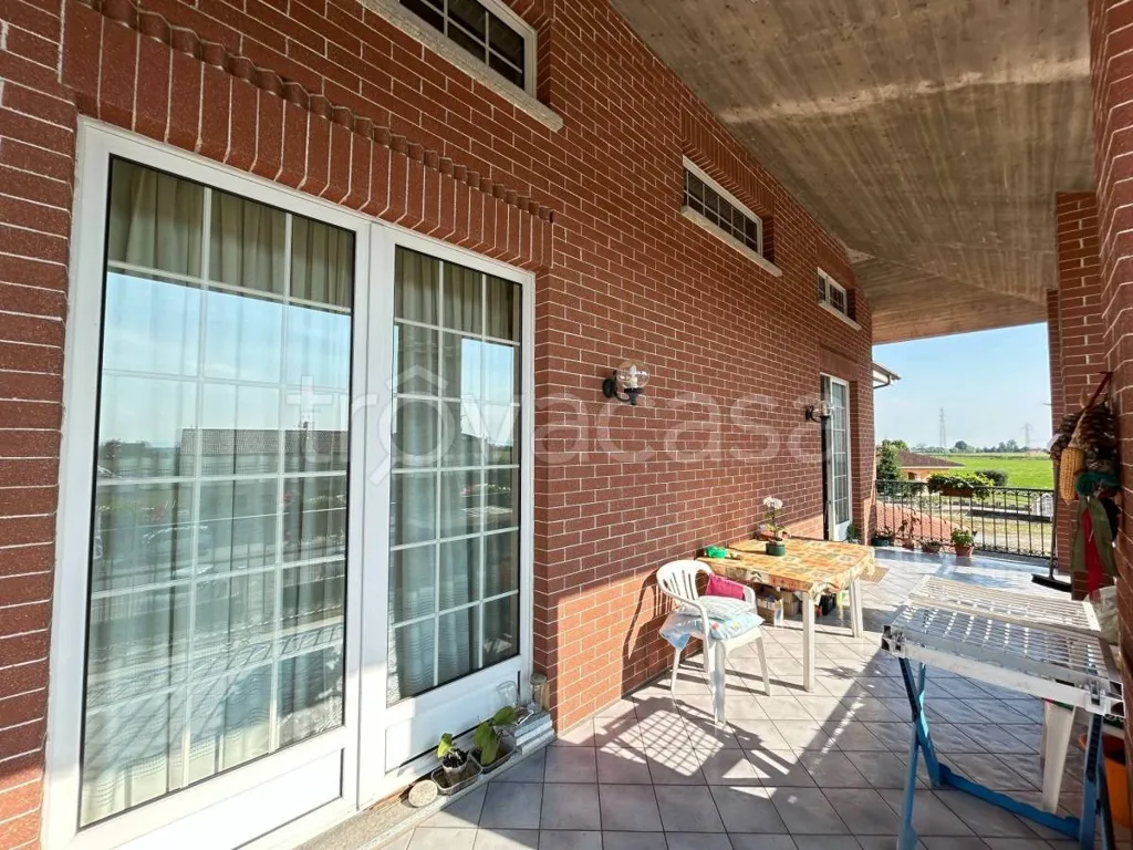 Terrasse - Bifamiliar Villa with Commercial Space in Fossano