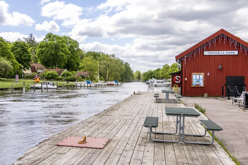 Charming Cottage with Forest Glade in Ängsholmen