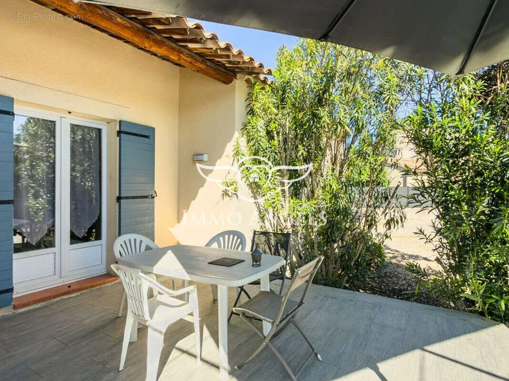 Terrace - Ground Floor House with Pool in Quiet Area