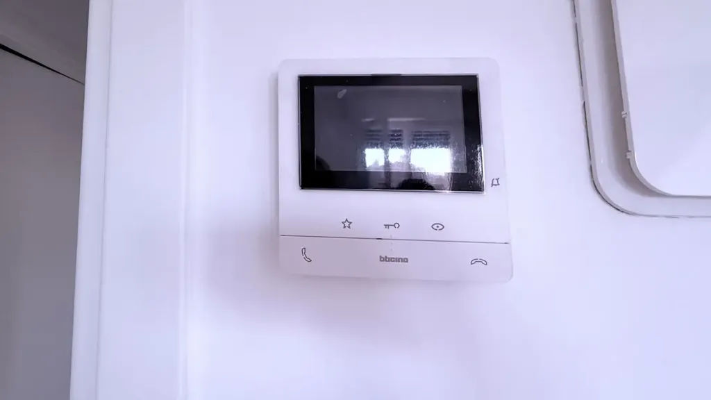 Rooms - Modern Apartment with Garden View in Bologna