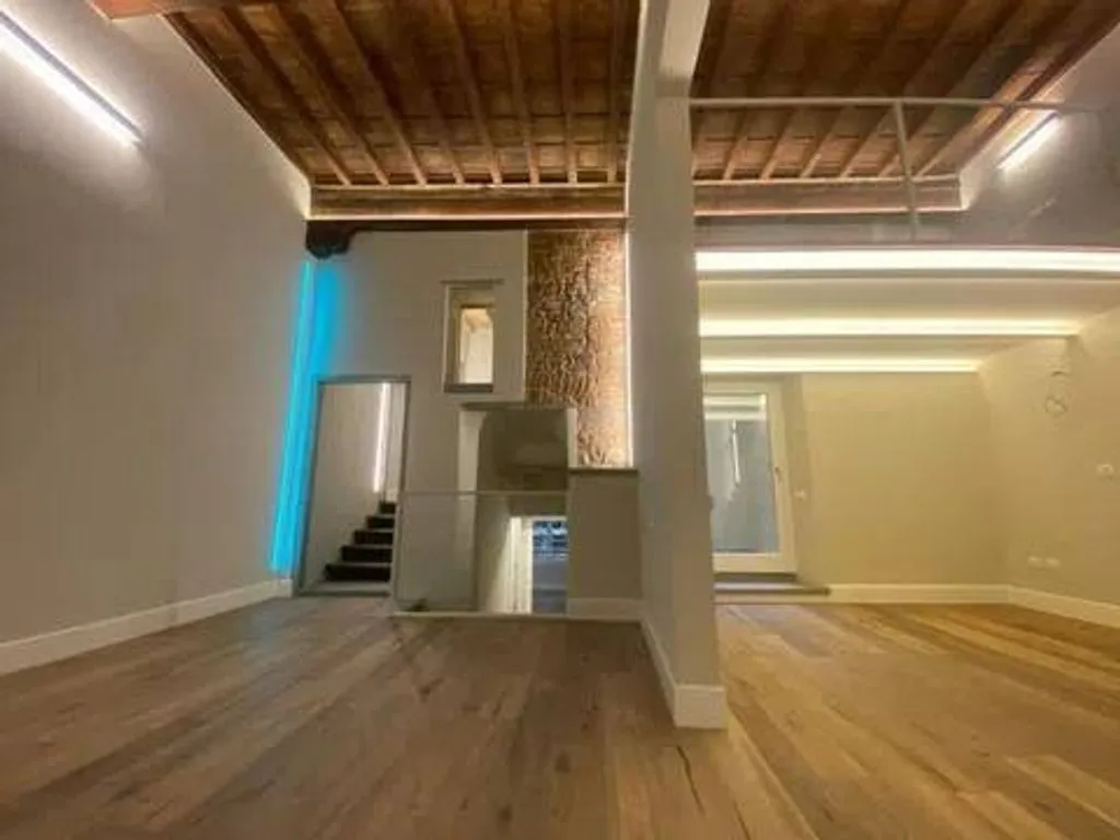 Living Room - Luxury 4-Bedroom Apartment in Florence