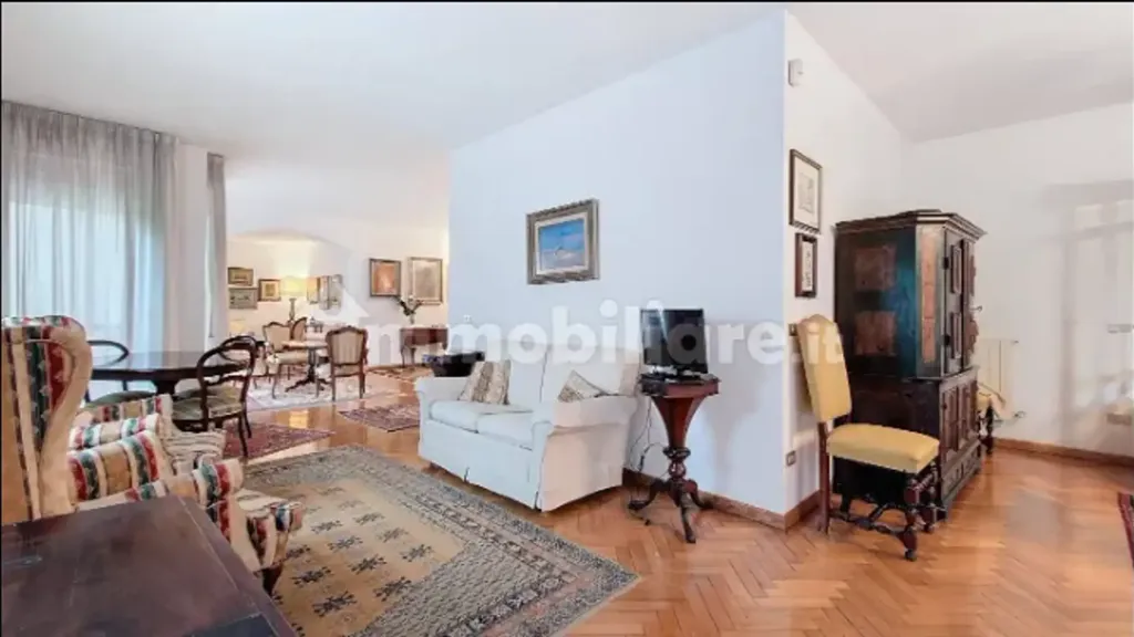 Living Room - Spacious Apartment with Balcony in Pisa Centre