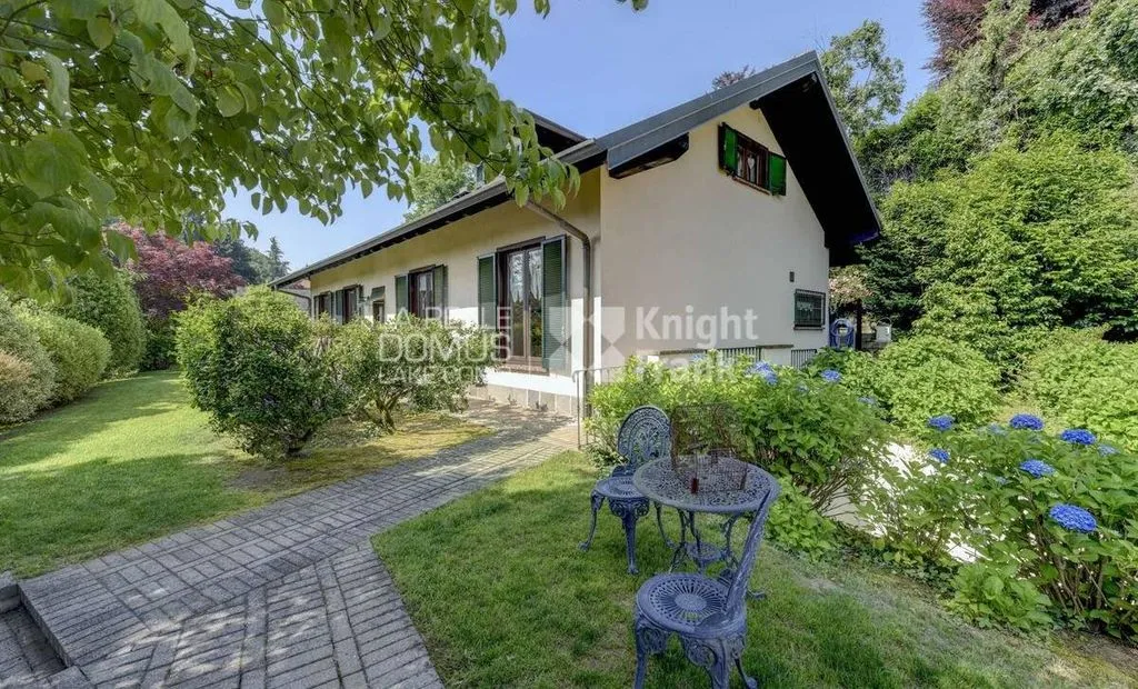 Aed - Villa with Pool in Guanzate, Italy