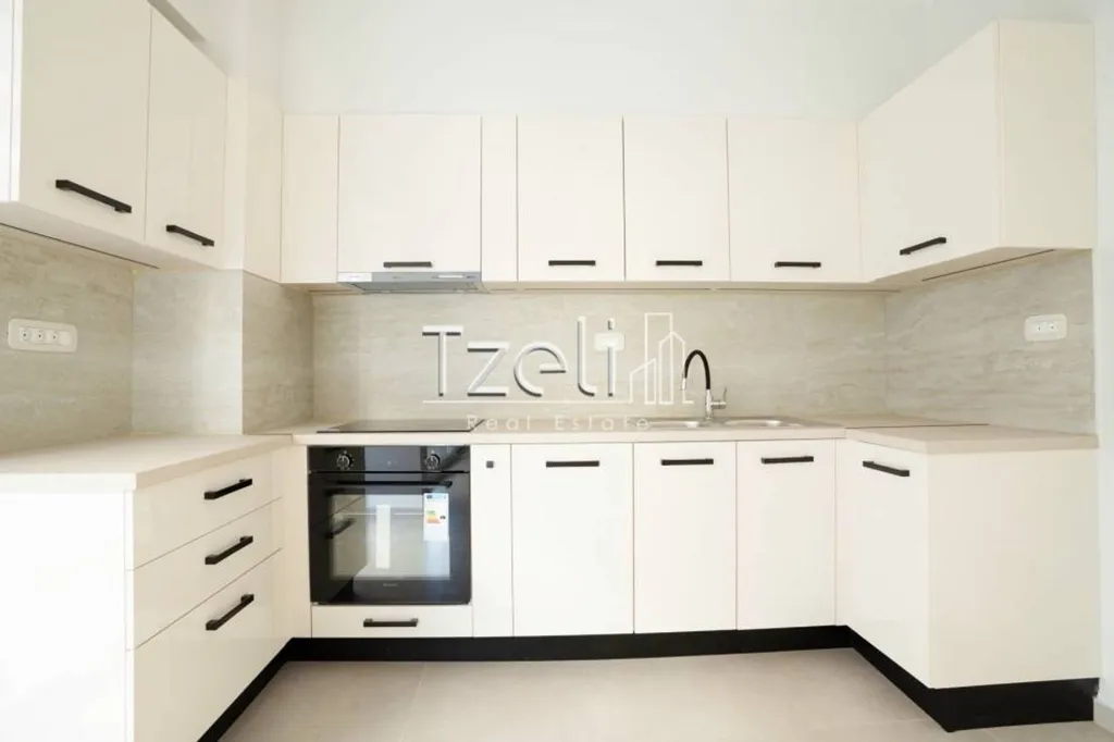 Köök - Apartment with Balcony in Patras