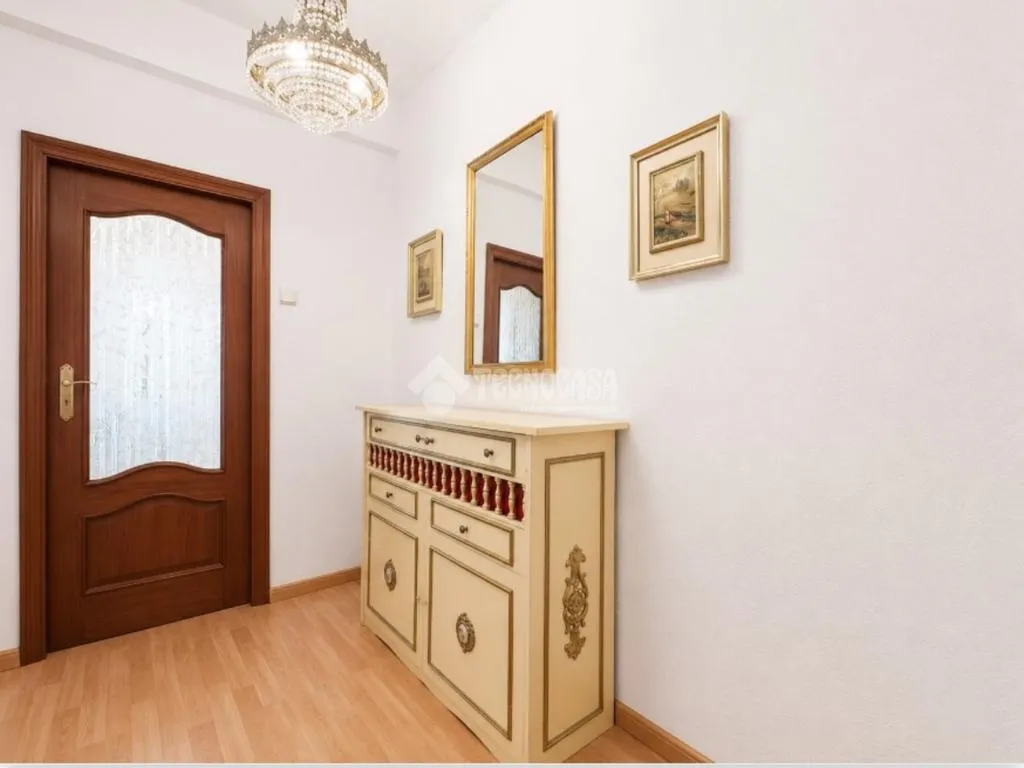 Ingresso - Two-Bedroom Flat with Balcony in Villaverde, Madrid