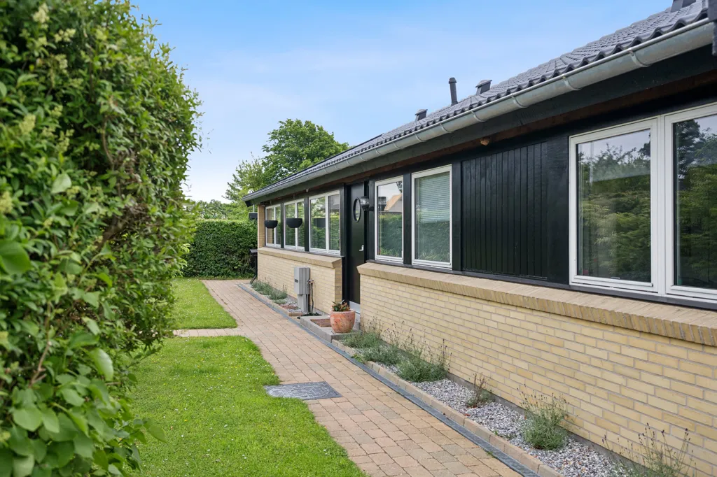 Aed - Villa with Garden in Ålsgårde