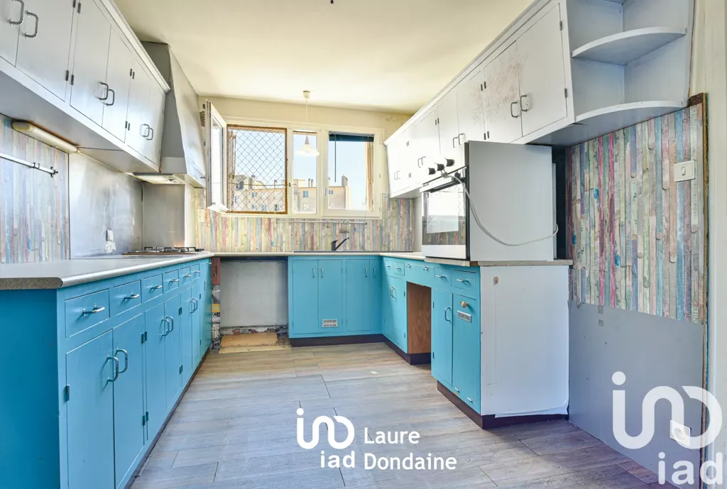 Cuisine - Appartement de 6 Pièces avec Balcons en Centre-Ville