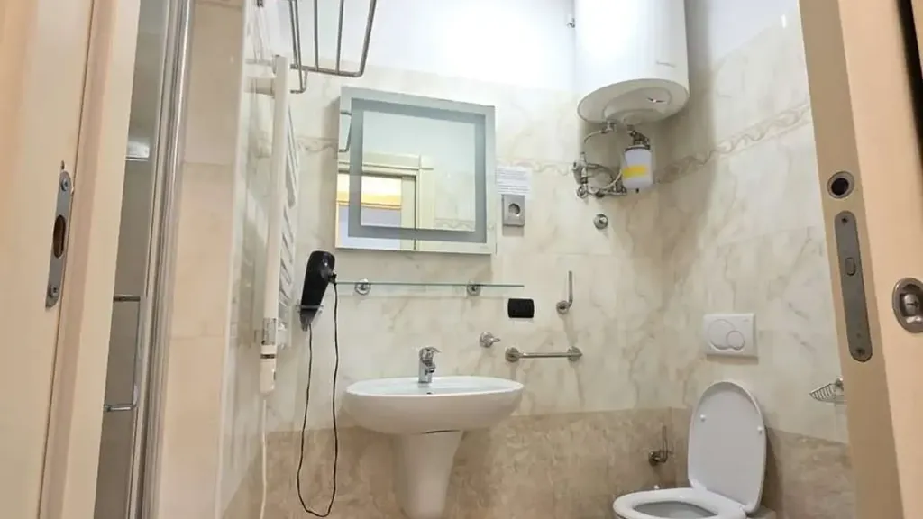 Vannitoad - Triplex with Pool View in Sirmione
