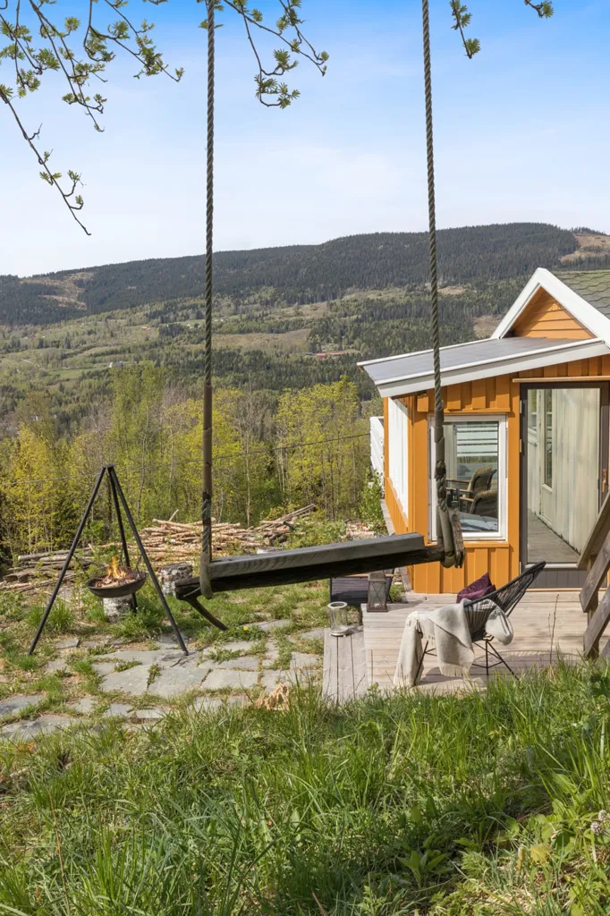 Garden - Charming Cottage with Ski Access in Hurdal