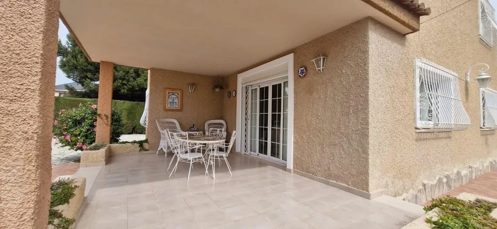 Terrasse - Luxury Villa with Garden in Mutxamel