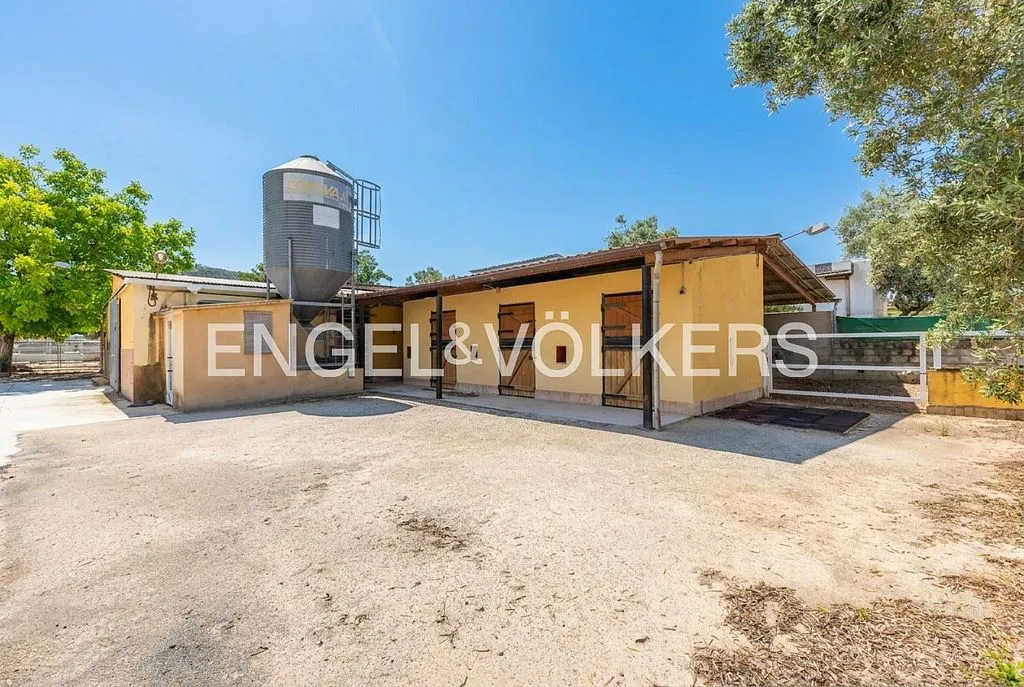 Välivaade - Equestrian Estate with Pool in Enguera