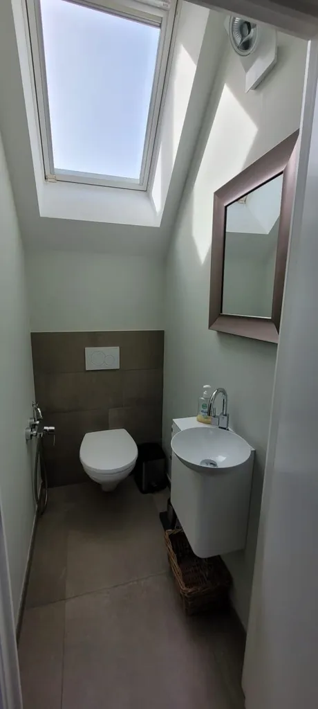Salles de bain - Villa rénovée avec bureau à Kraainem