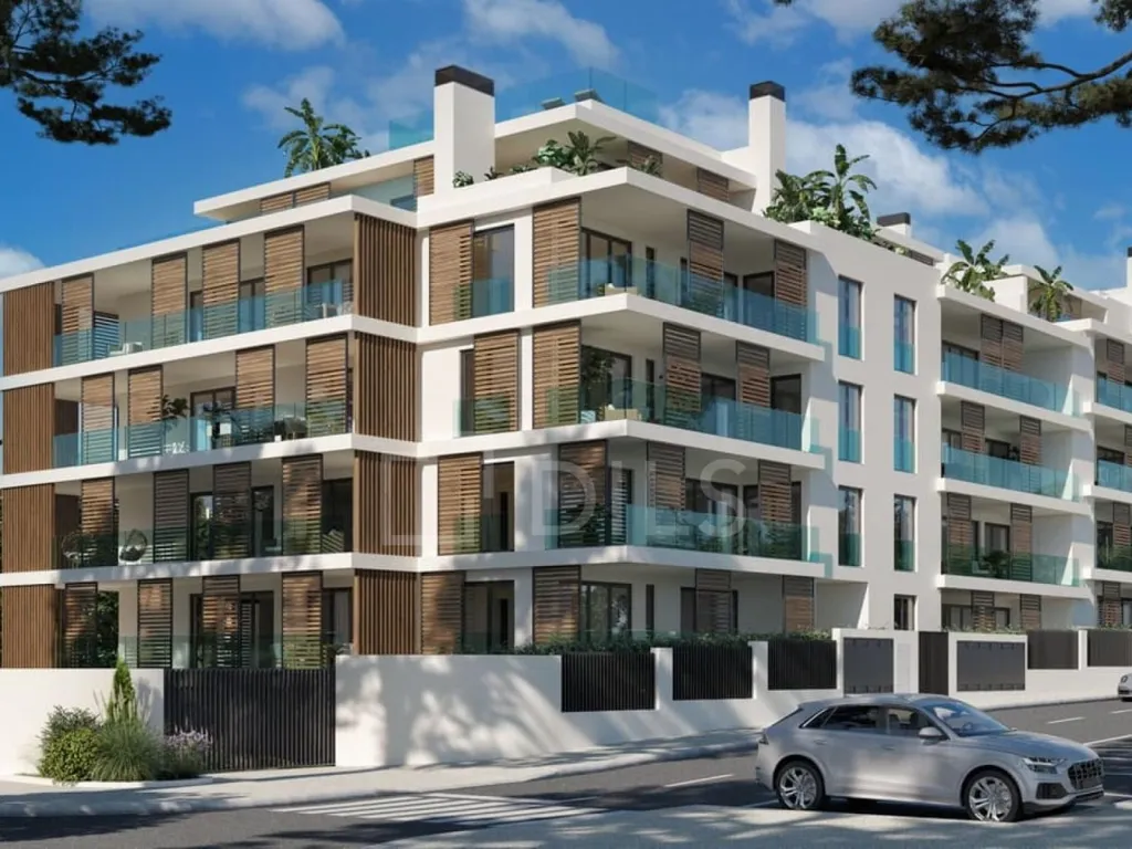 T4 Apartment with Terrace in Parede, Cascais