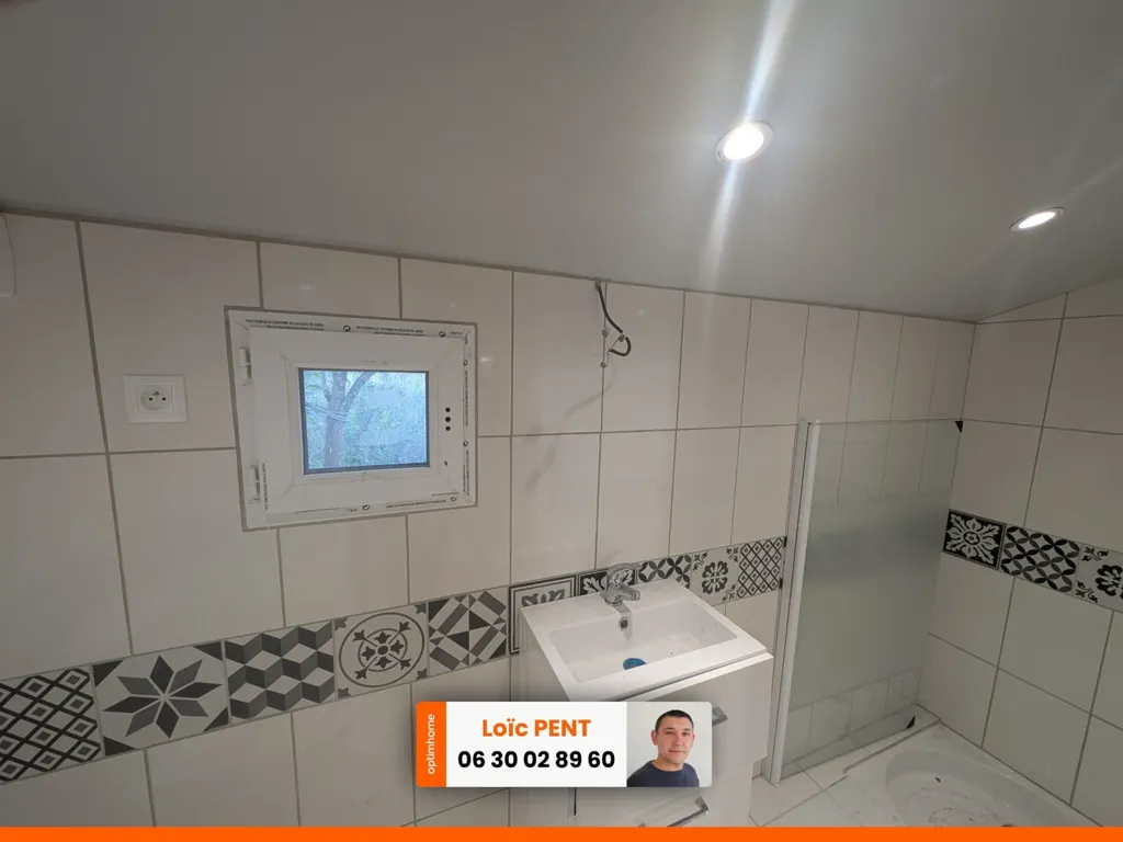 Bathrooms - Charming House with Garden in Châtel-Montagne
