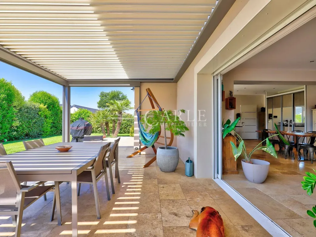 Terrasse - Villa de Standing avec Piscine à Villette d'Anthon