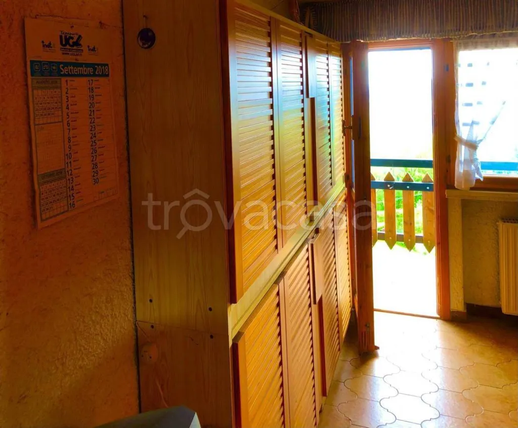 Ingresso - Armed Apartment with Balcony in Saint Gree, Viola