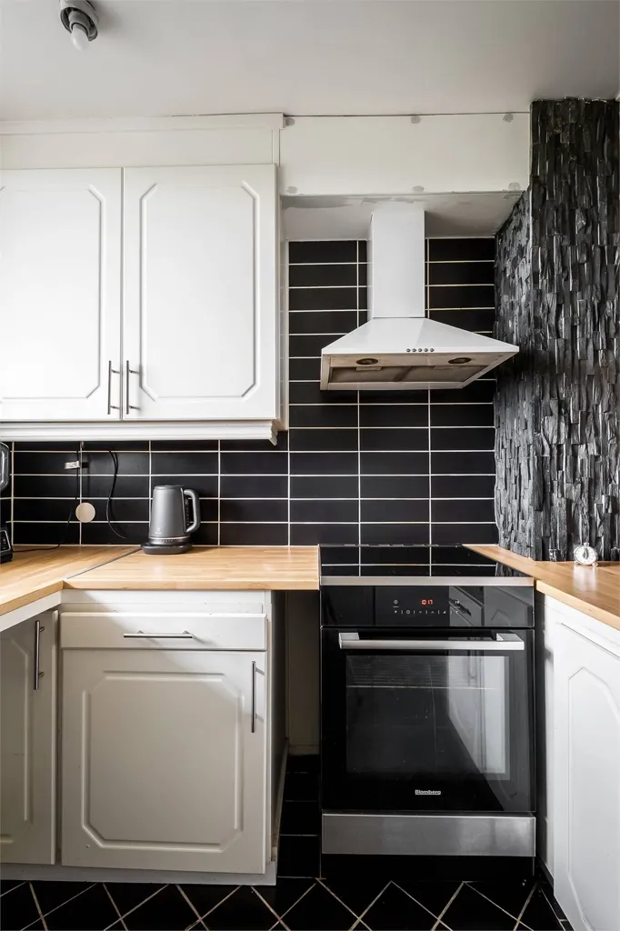 Kitchen - Apartment with Balcony on 4th Floor in Skogås