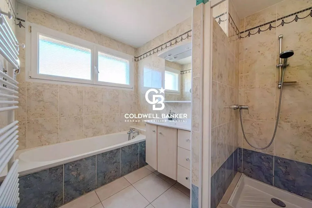 Bathrooms - Luxury Villa with Sea View in Carnon-Plage