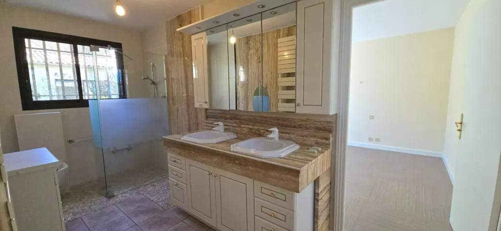 Salles de bain - Maison de Standing avec Terrasse à Trelissac