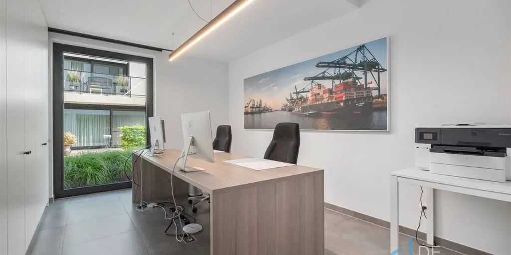 Bureau - Appartement avec jardin et entrée privée à Lochristi