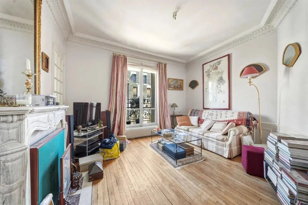 Living Room - Luxury Apartment in Haussmannian Building, Paris