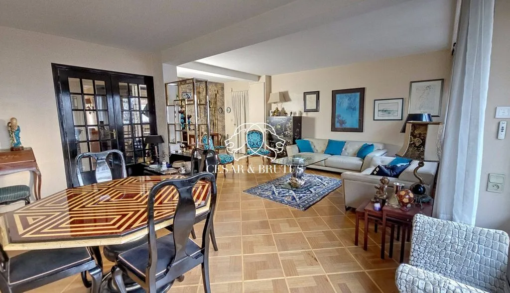 Söögituba - Luxury Apartment with Balcony in Lyon's 6th Arrondissement
