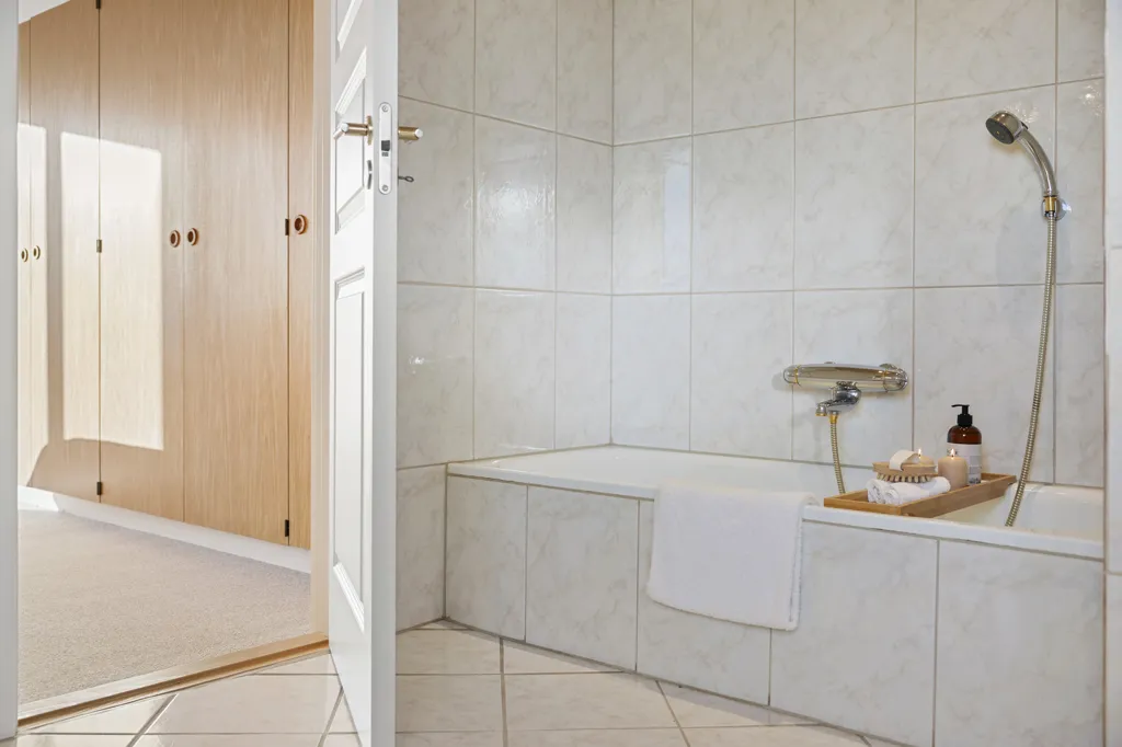 Salles de bain - Architect-designed Villa with Garden in Ravnshøj