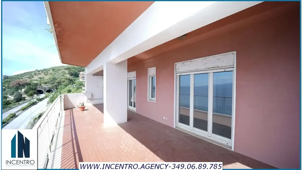 Balcon - Apartment with Panoramic View in Messina