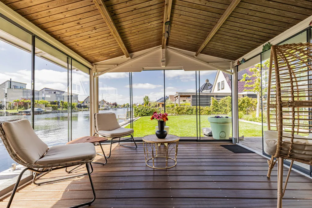 Terrasse - Villa with Private Dock in Lemmer