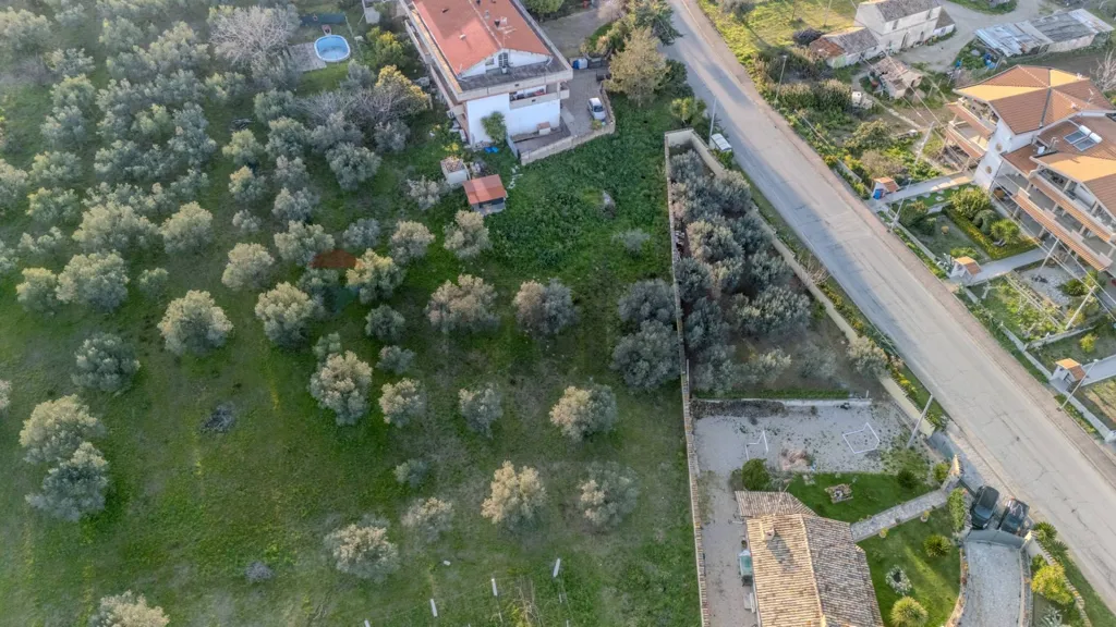 Vue aérienne - Buildable Plot with Access in Monteodorisio