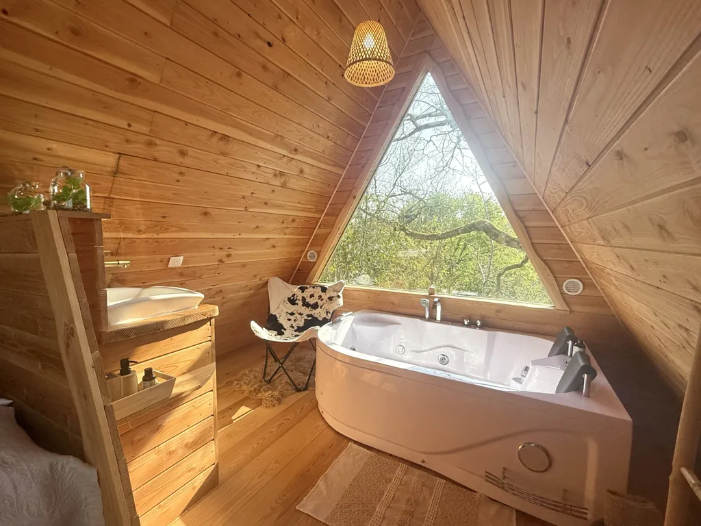 Salles de bain - Domaine Éco-Responsable avec Activité Locative à Bourg-de-Visa