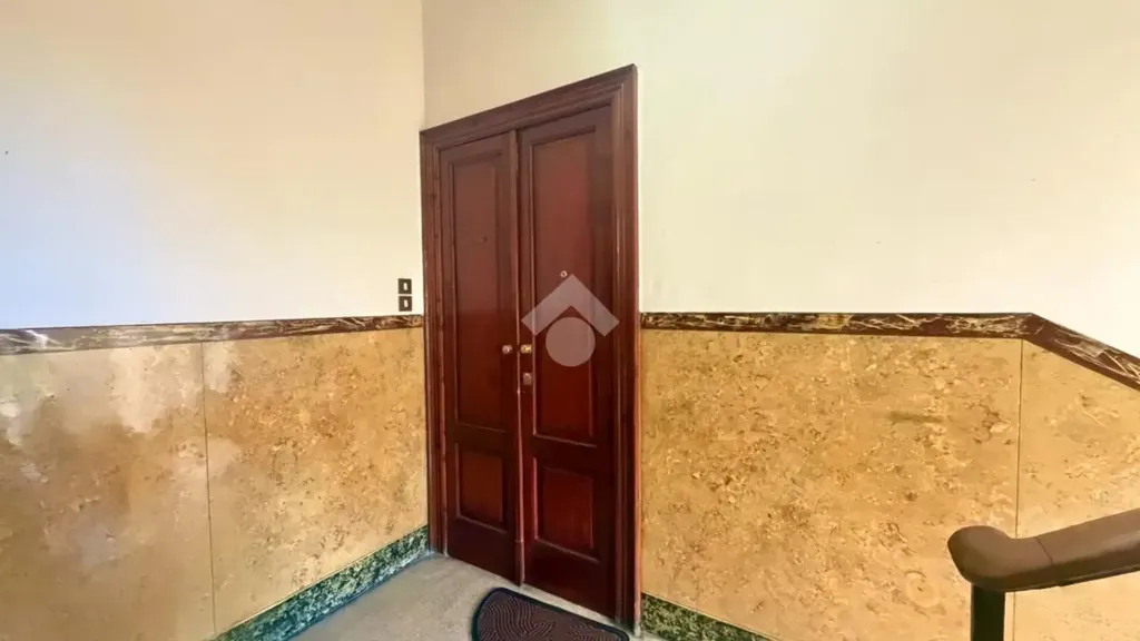 Esik - 3-Room Apartment with Balcony in Broni