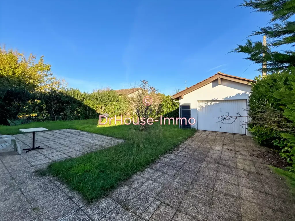 Aed - Three-Bedroom House with Garden in Mérignac