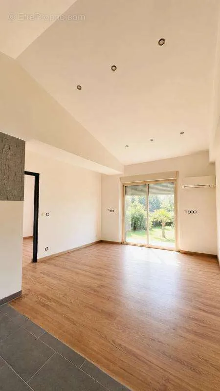Elutuba - Two-Bedroom House with Garden in Lanvéoc