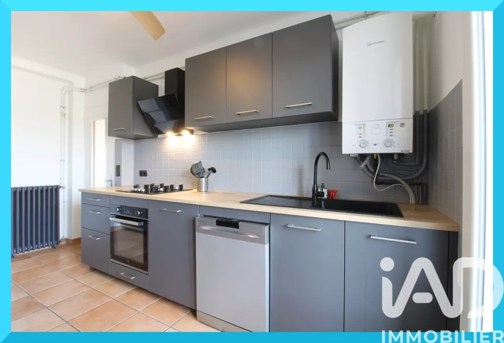 Köök - Renovated Apartment with Garage in Brive-la-Gaillarde