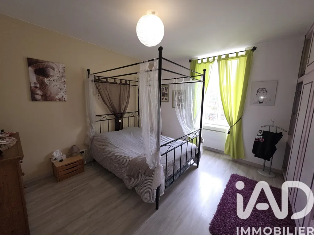 Chambres - Maison de Ville avec Dépendances à Luzy