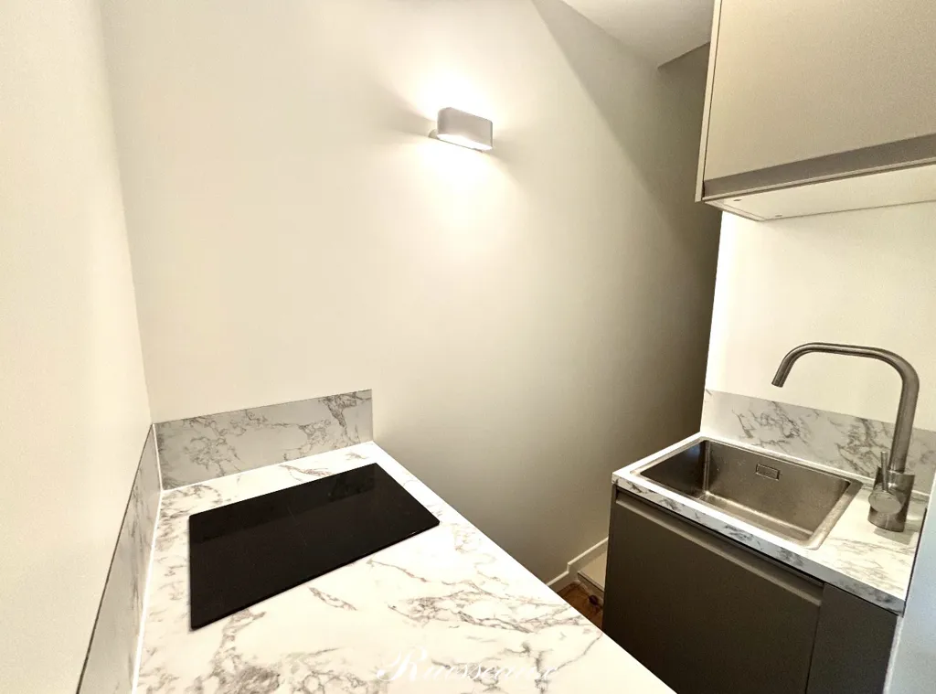 Cuisine - Studio Rénové avec Balcon au Centre de Dijon